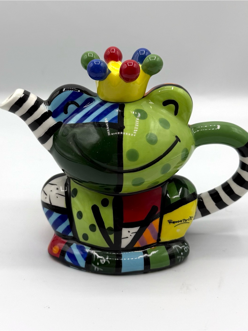 Romero Britto Frog Multicolor Pattern Mini Teapot with Lid
